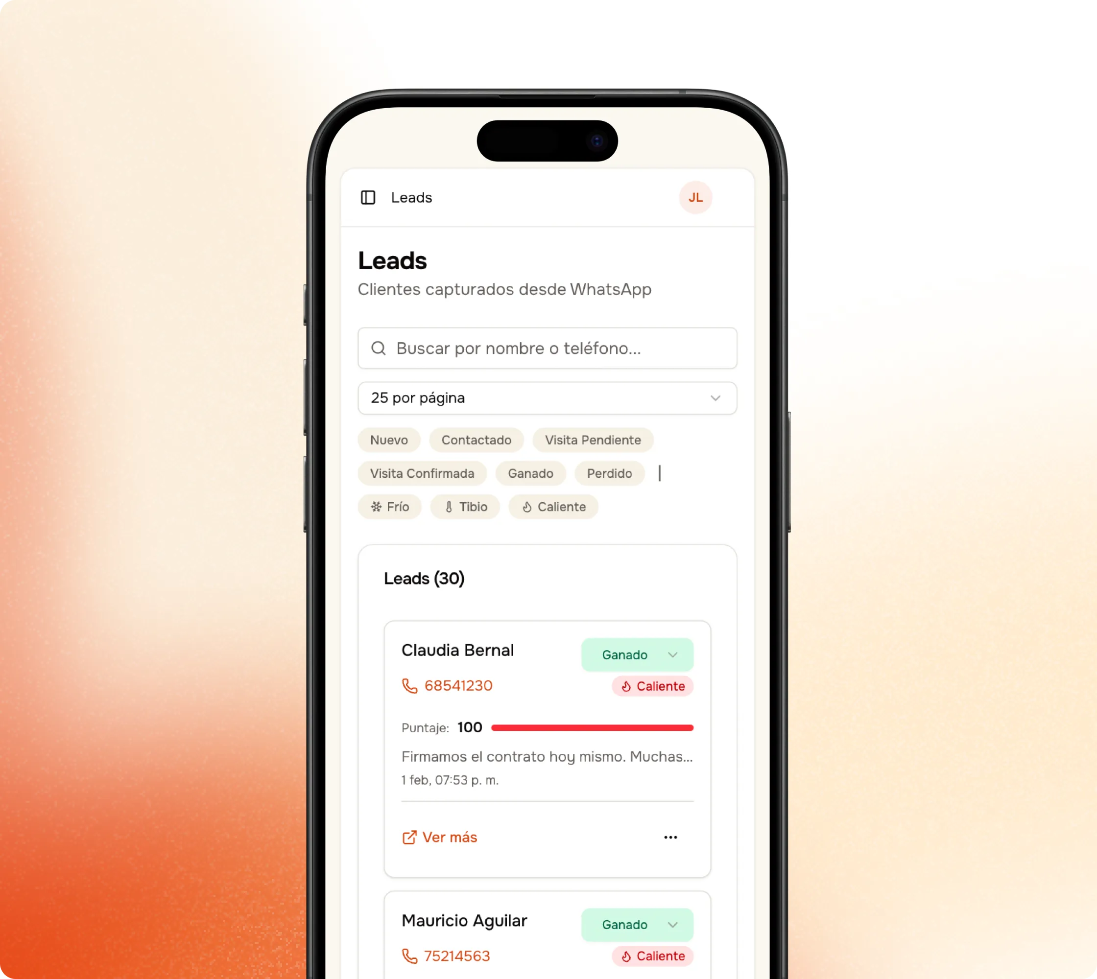 Pantalla de gestión de leads con nombres, números y puntuación de cada contacto